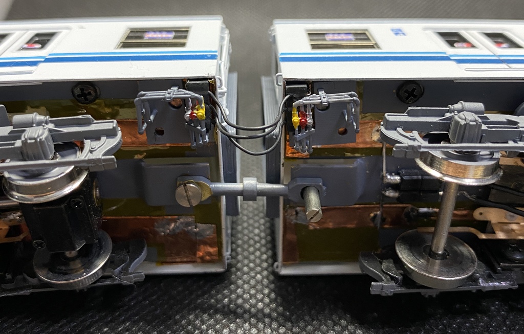 東武8000用車端空気管