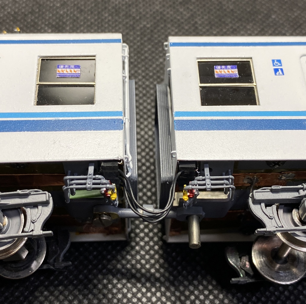 東武8000用車端空気管