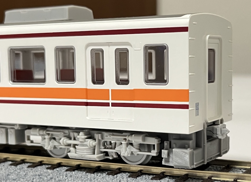 HO Tエボ東武6050用トイレタンク、車端配管パーツ