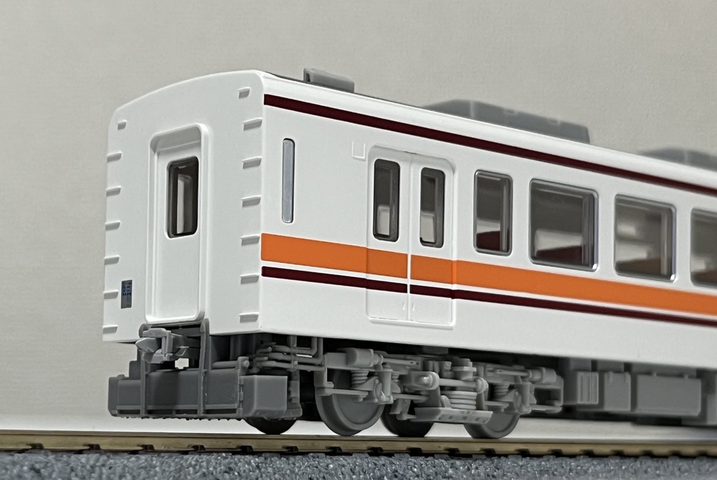 HO Tエボ東武6050用トイレタンク、車端配管パーツ