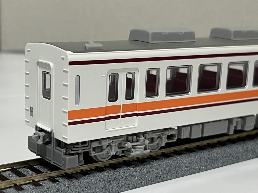 HO Tエボ東武6050用トイレタンク、車端配管パーツ