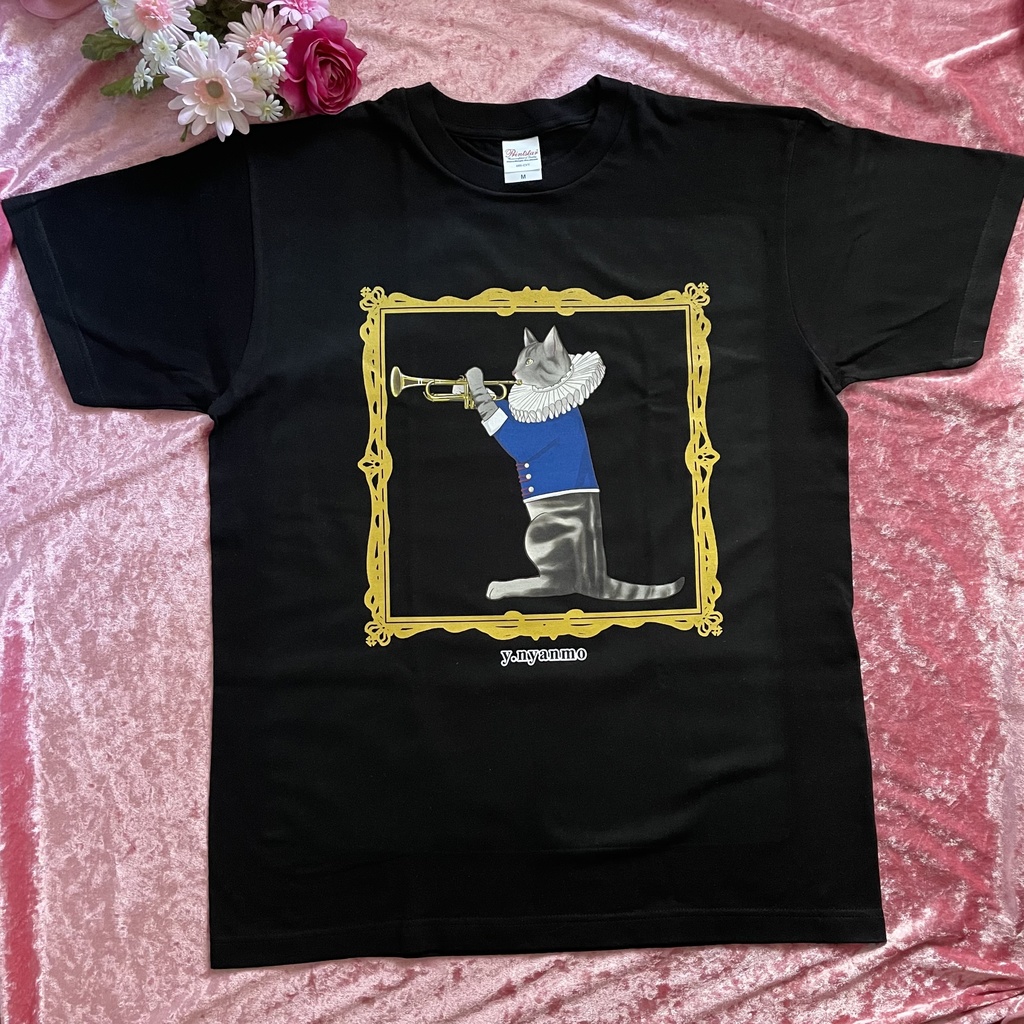 楽器を弾く猫 メンズサイズTシャツ