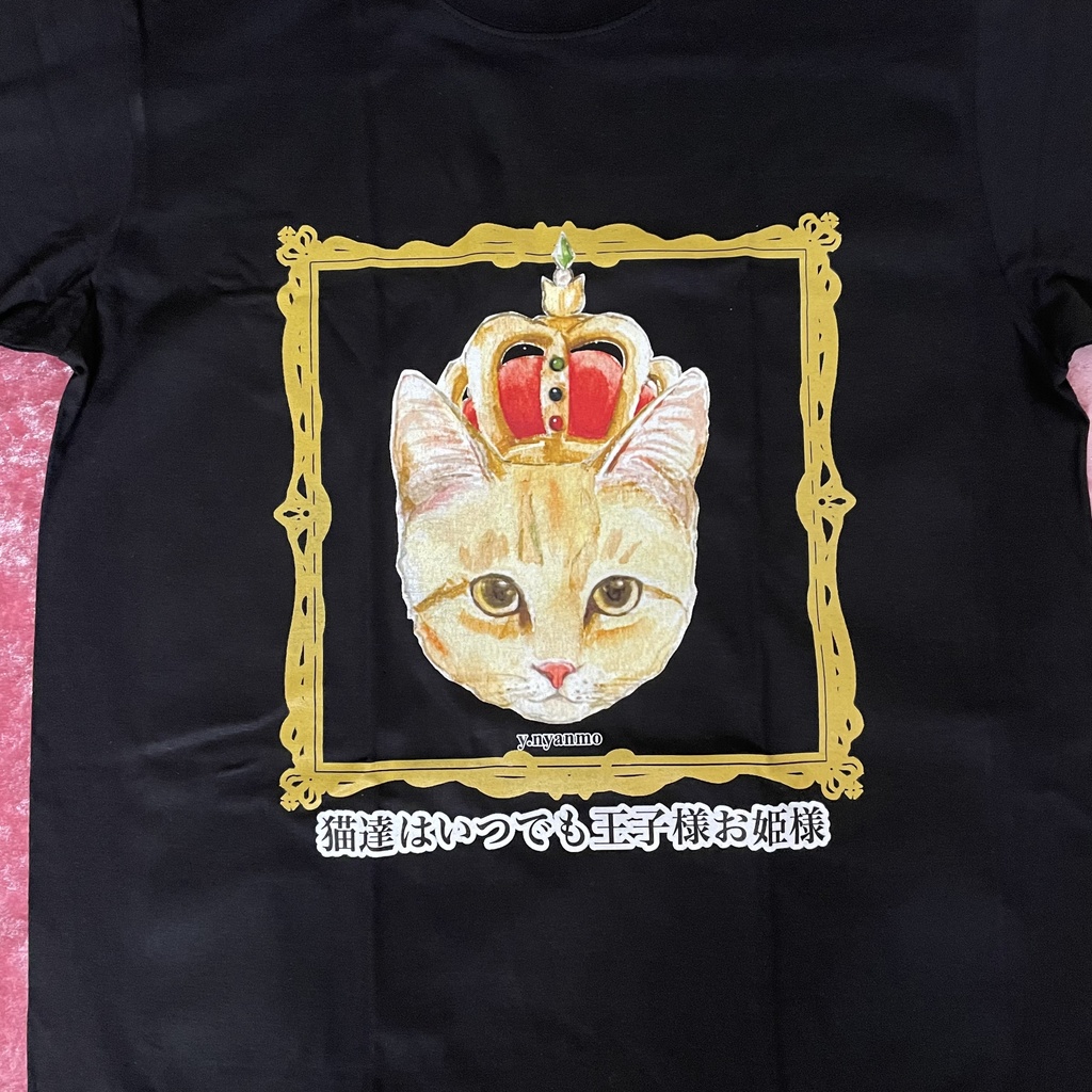 文字入り茶トラ猫王冠 男女兼用Tシャツ ブラック Mサイズ