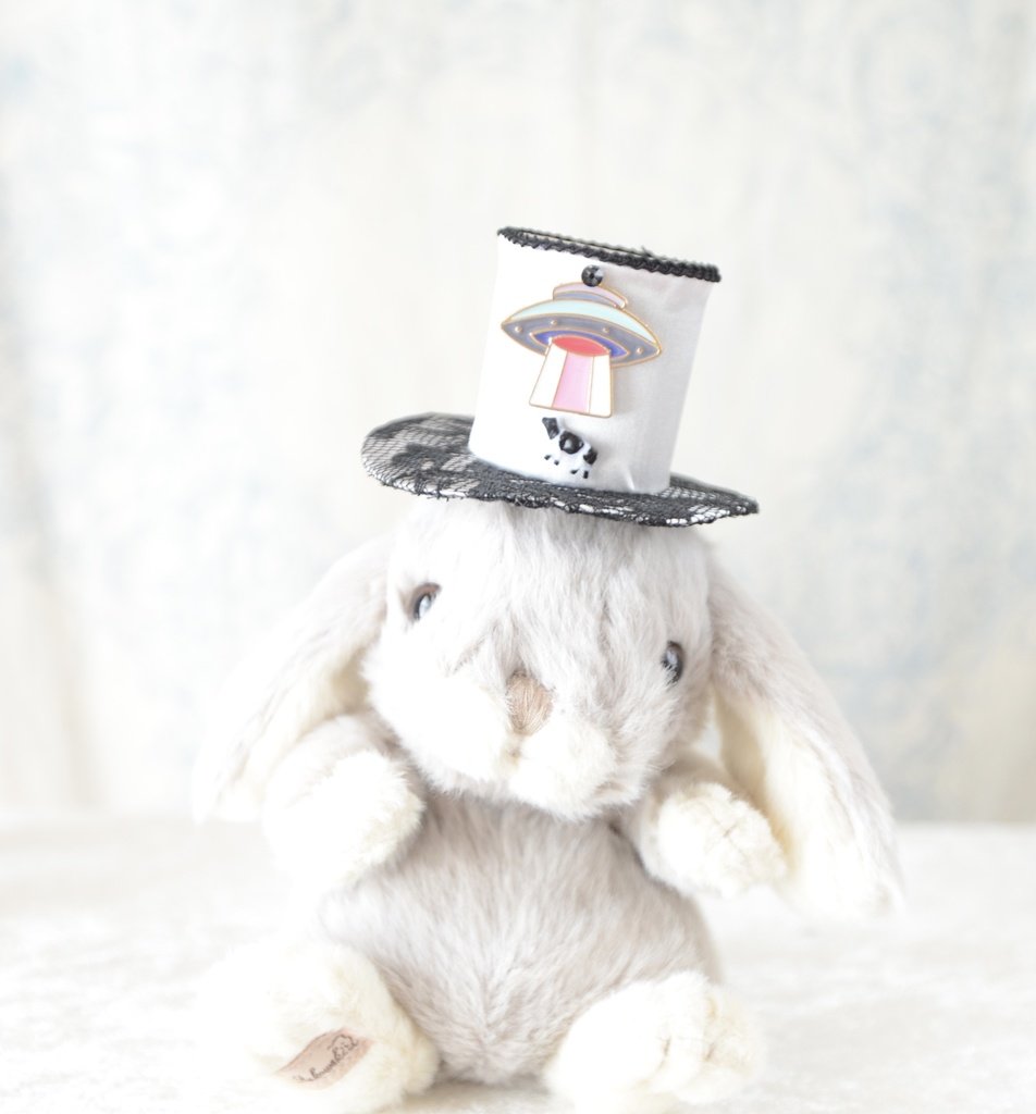 ミニハット(UFOにキャトルミューティレーションされる牛)