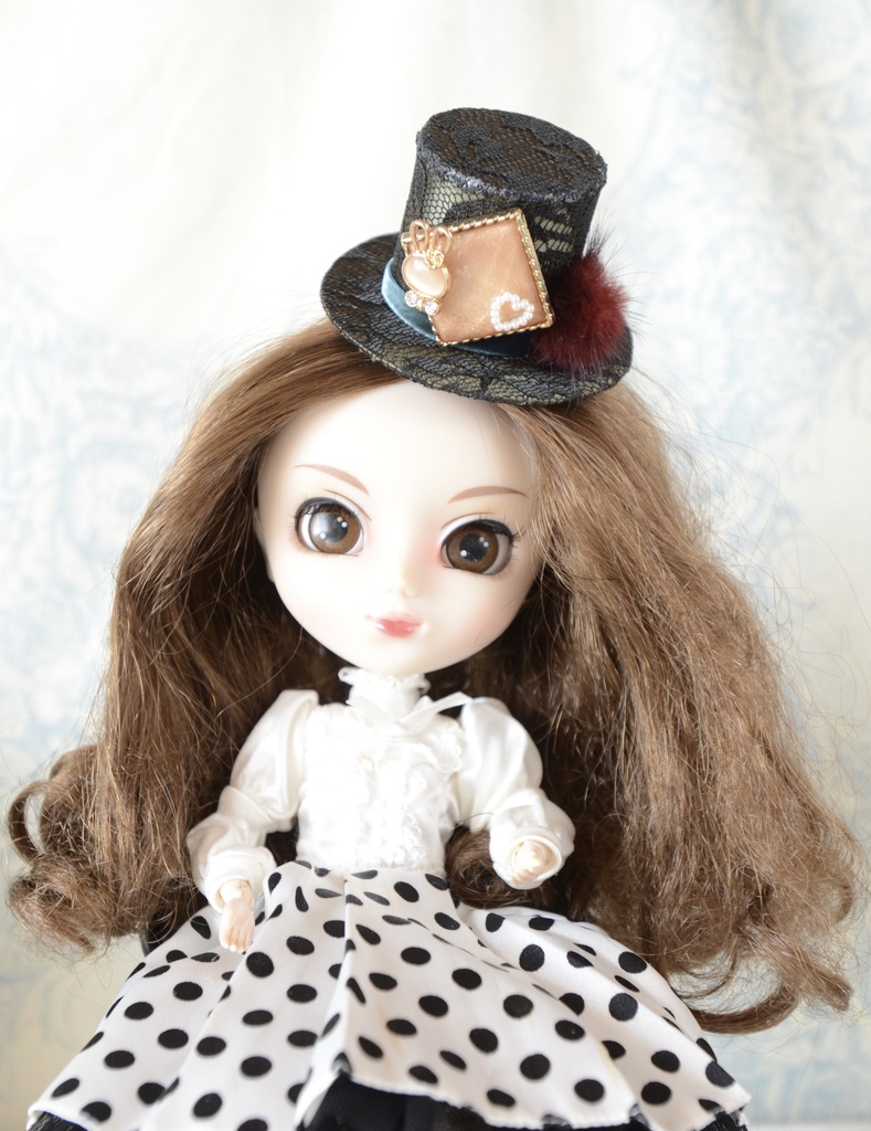 ミニハット(うさぎのキャッツアイ風チャーム・セクシー)