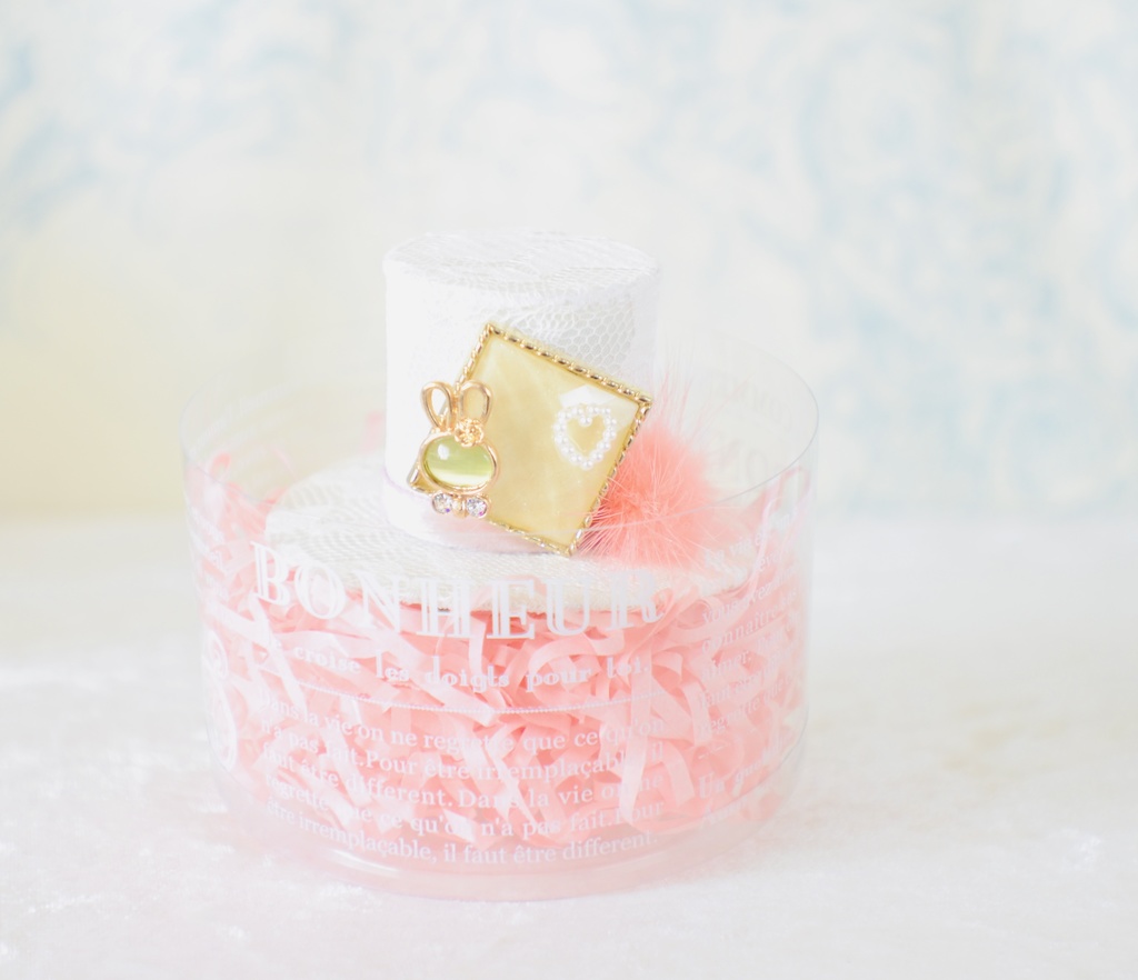 ミニハット(うさぎのキャッツアイ風チャーム・キュート)