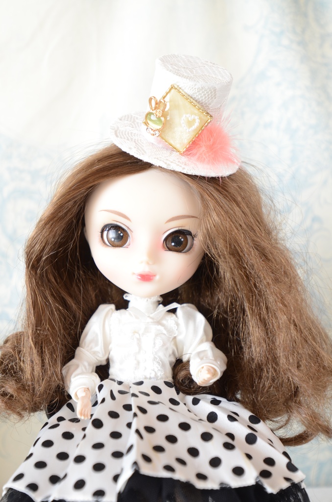 ミニハット(うさぎのキャッツアイ風チャーム・キュート)