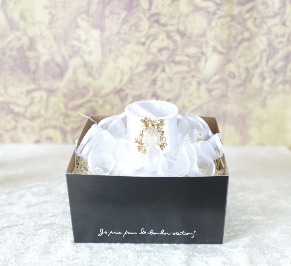 純白の季節(息を吹きかけてくもった窓)