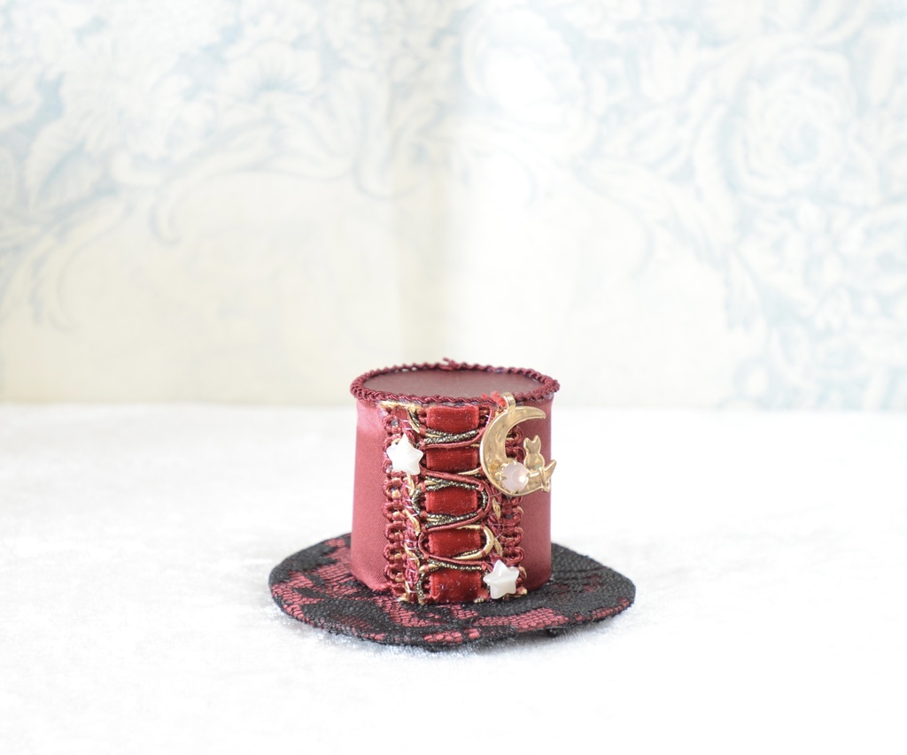 ミニハット（ドルマン風･サテンレッド猫）