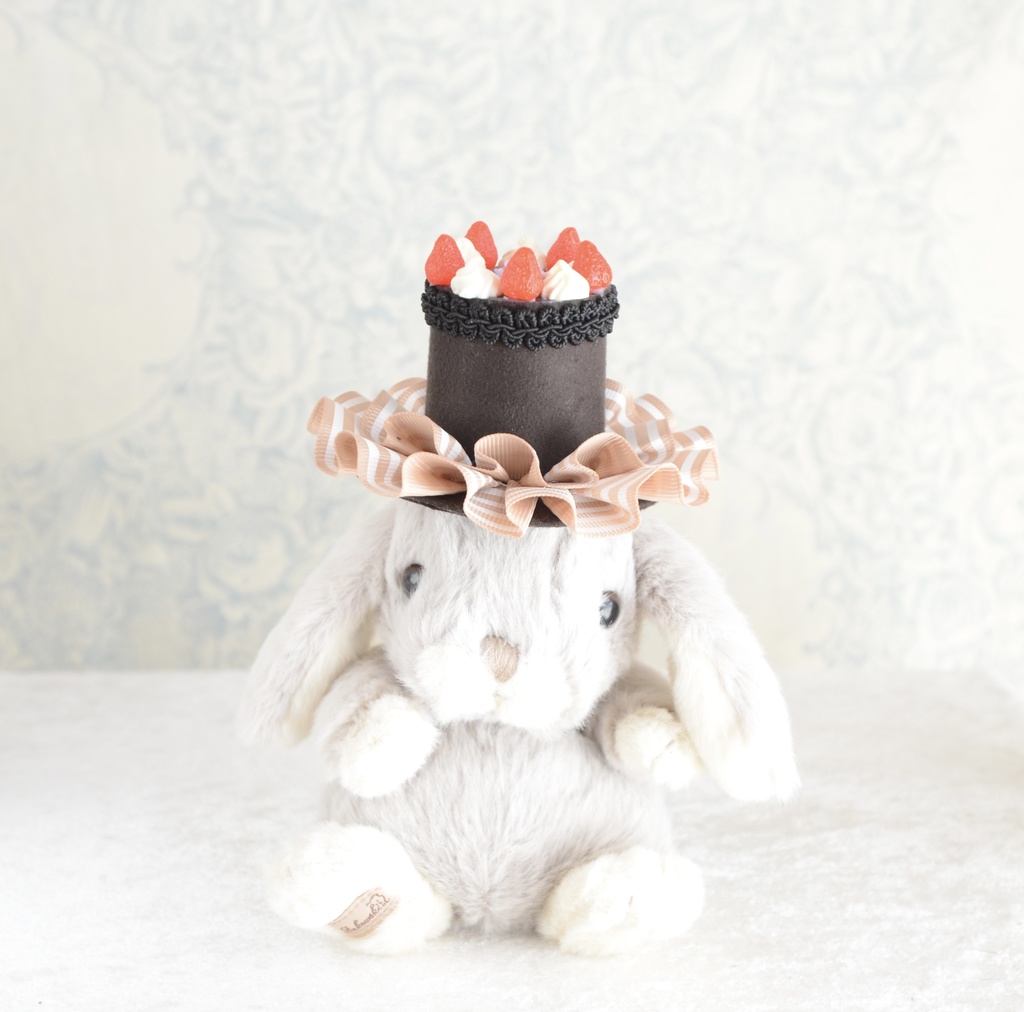 ミニハット(苺のチョコレートケーキ)