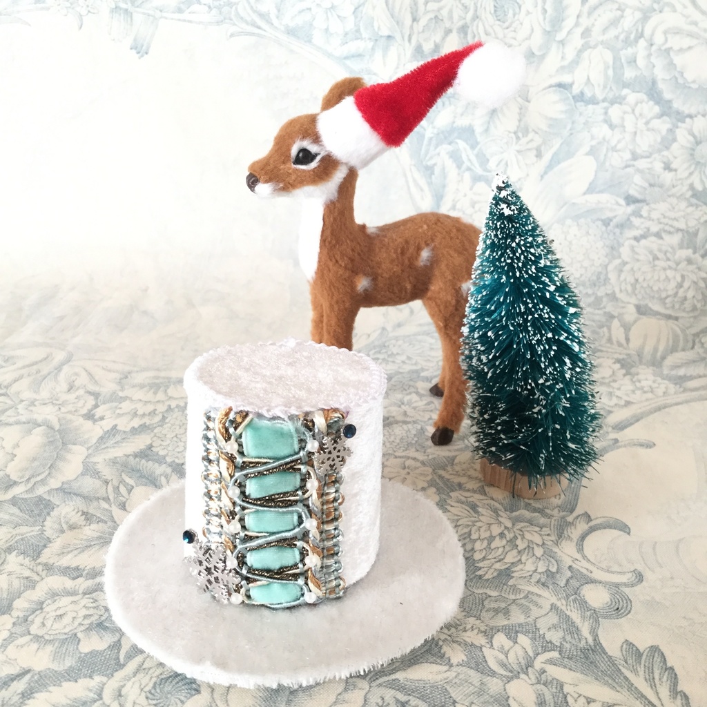 ミニハット(ドルマン風スノー・ホワイト)