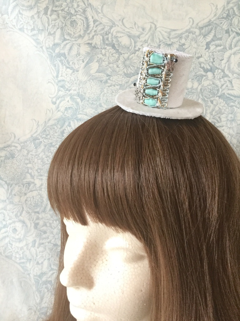 ミニハット(ドルマン風スノー・ホワイト)