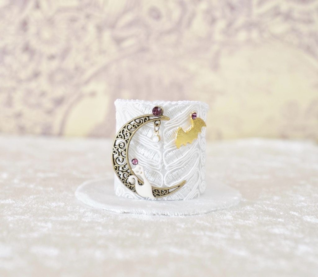 ハロウィン・白猫とコウモリ