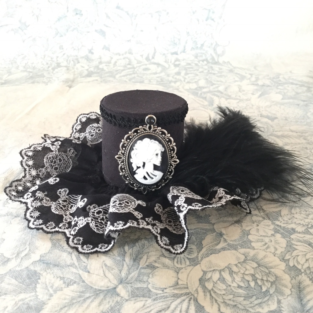 ミニハット(骸骨の貴婦人カメオ・シルバー)