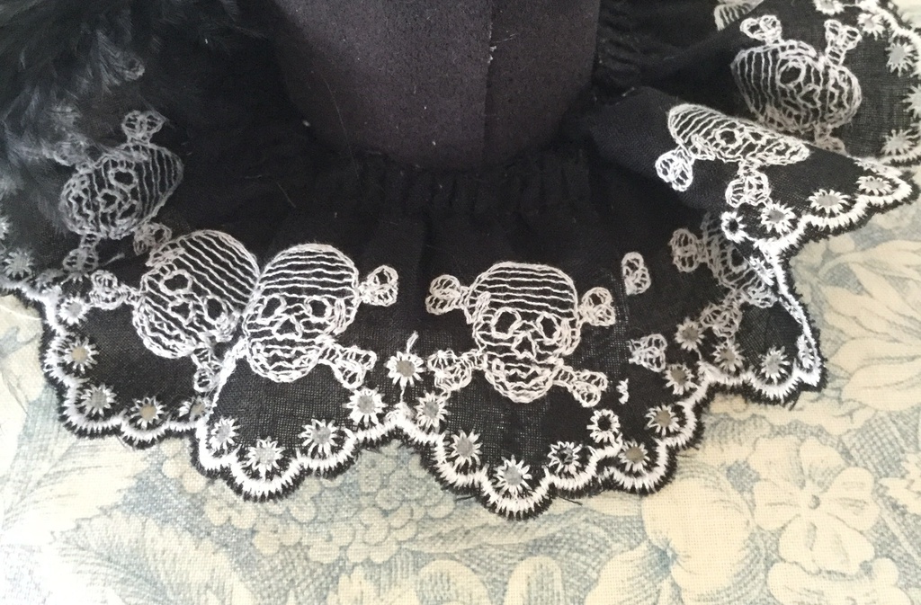 ミニハット(骸骨の貴婦人カメオ・シルバー)