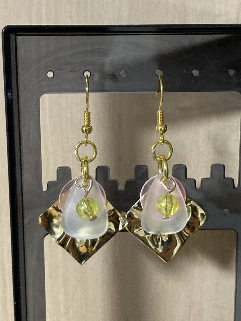 めだまやきトーストピアス