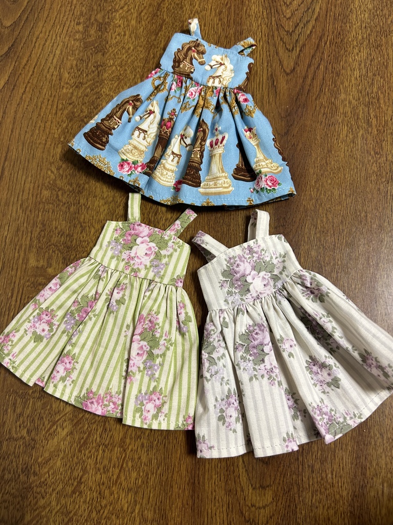幼SD 花のワンピースとチェスのワンピース