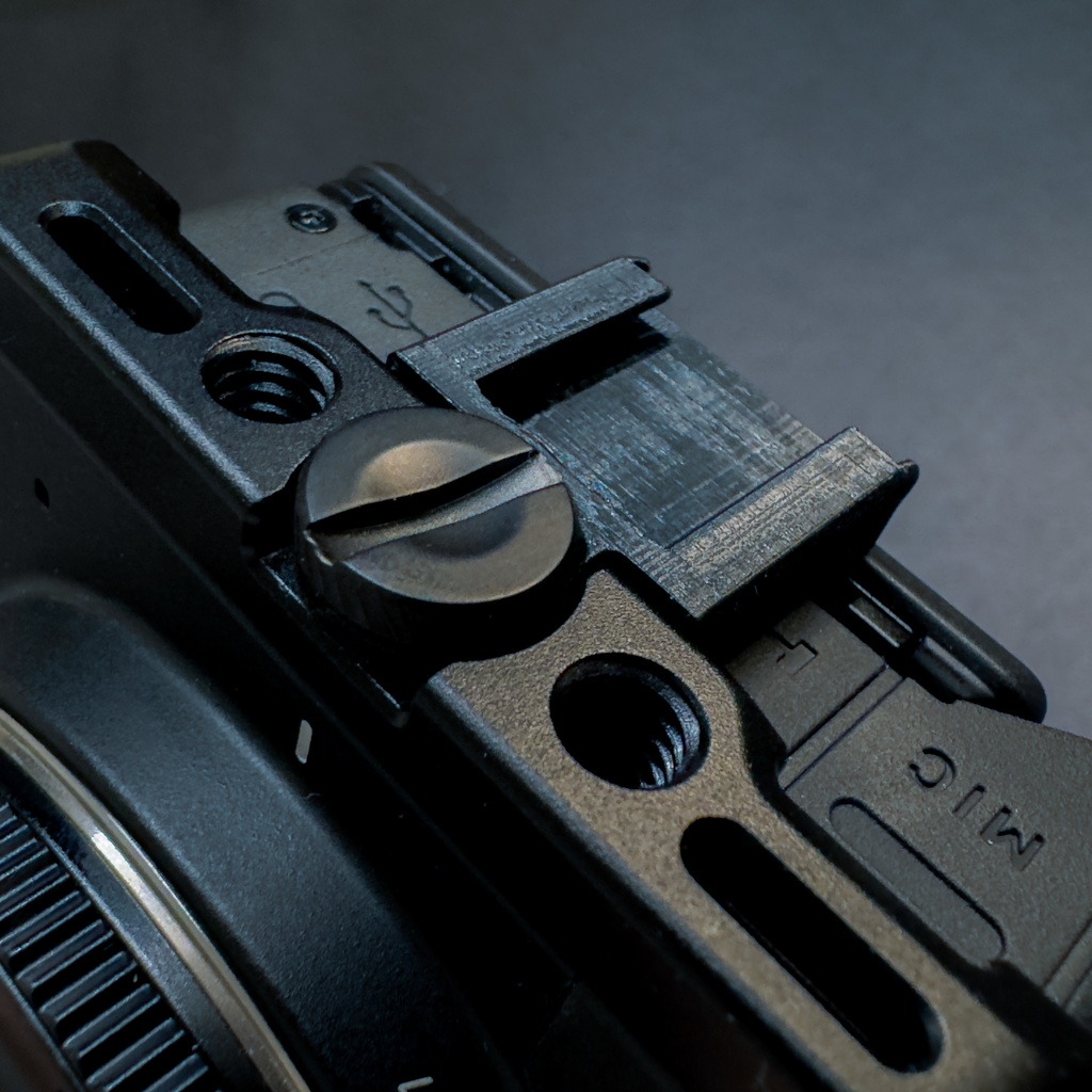 SIGMA fp / fp L コールドシューアタッチメント for KAKTUS 縦吊りマウント