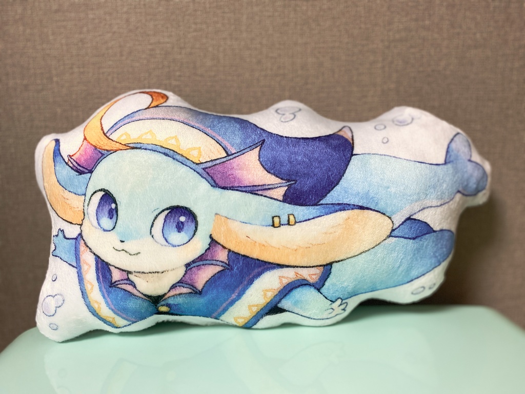ふわふわ泳ぐうろこクッション