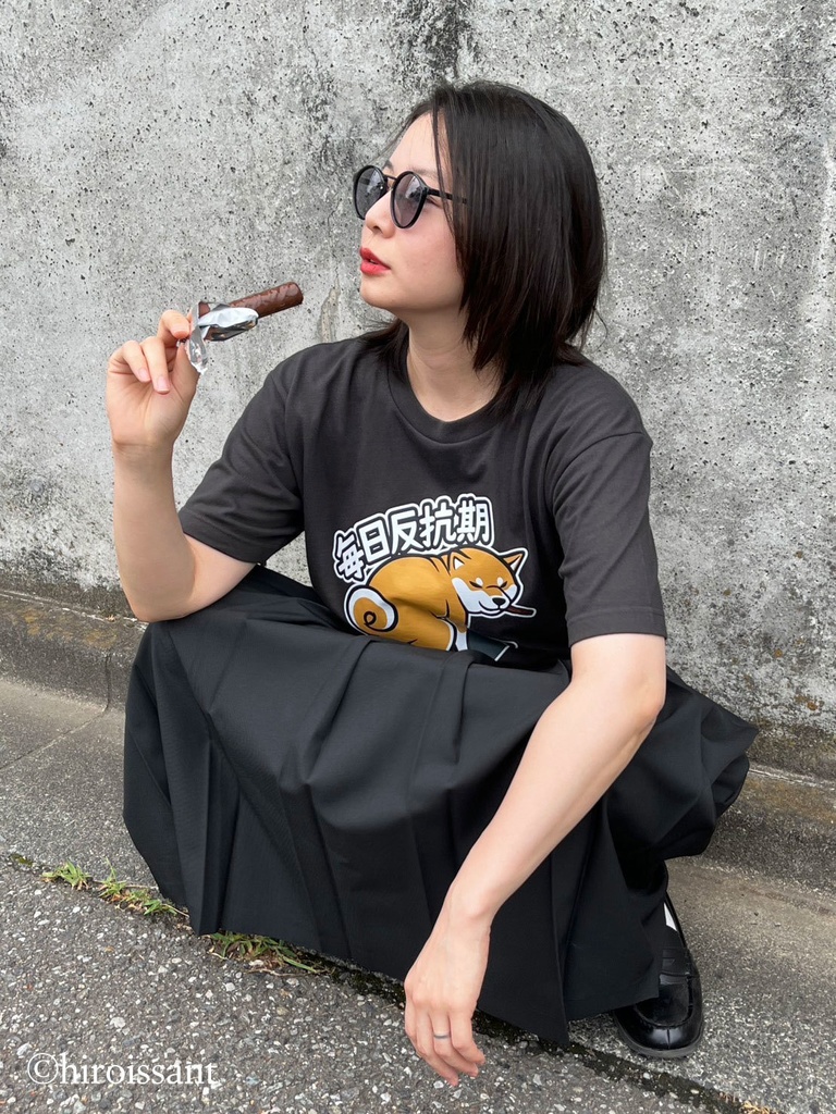 毎日反抗期Tシャツ(赤柴)