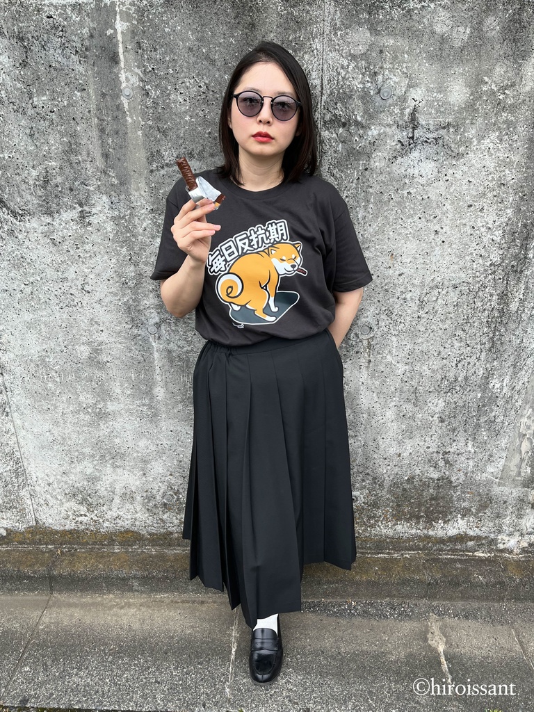 毎日反抗期Tシャツ(赤柴)