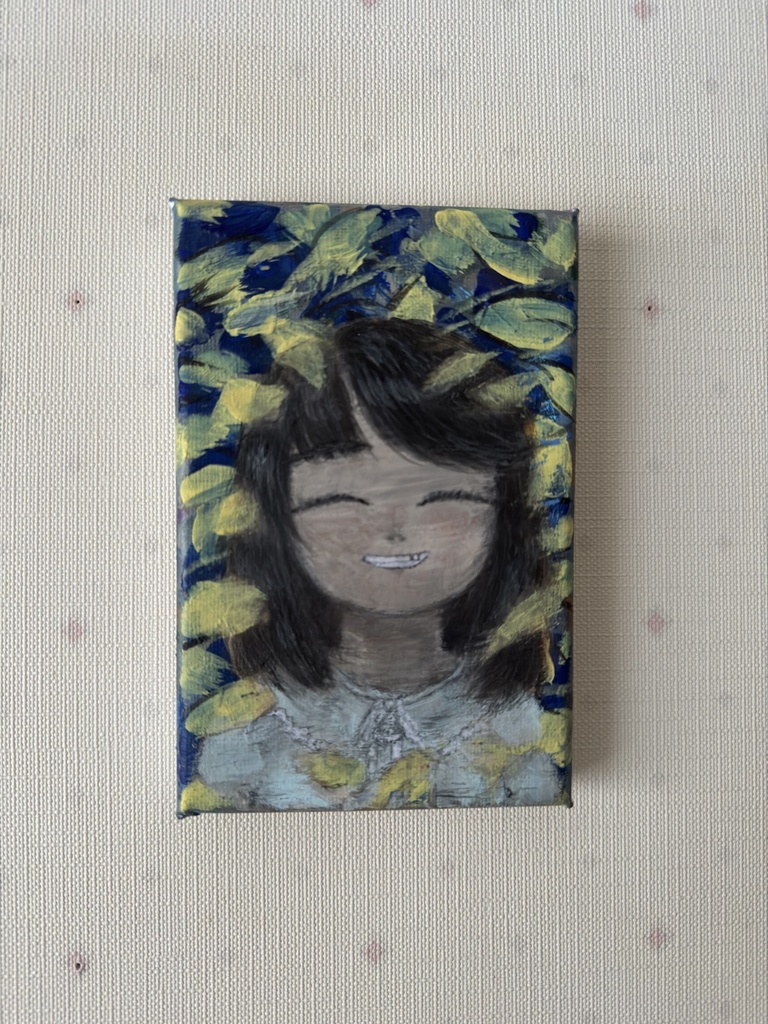 《はにかみ》“She smiled shyly”