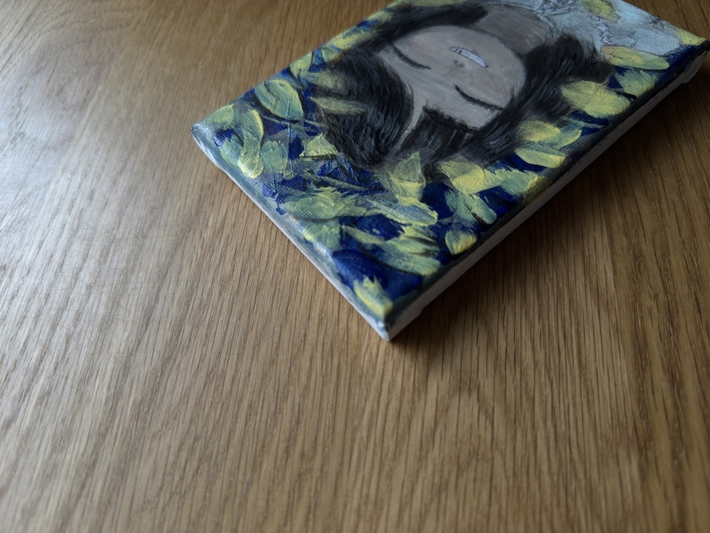 《はにかみ》“She smiled shyly”