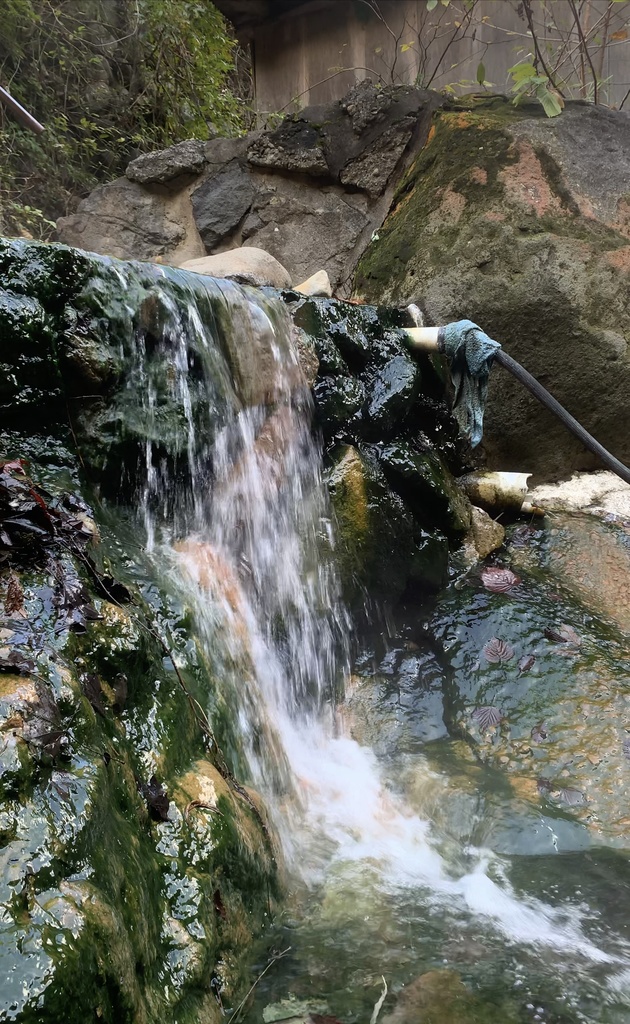 尻焼温泉に流れる湯音　