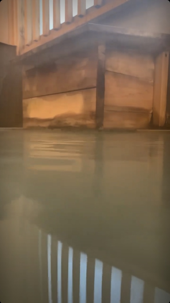 草津温泉 群龍館の浴場に流れる湯音