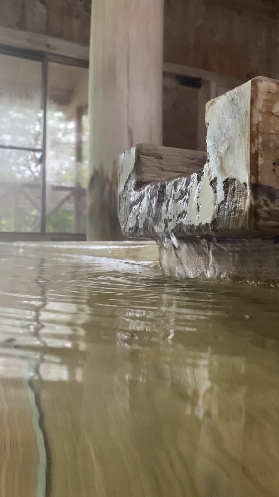 茨城の奥久慈の里山にある一軒宿「湯の澤鉱泉」の浴場に流れる湯音
