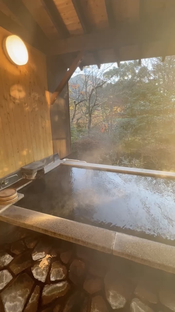 神奈川神奈川県箱根温泉にある「強羅環翠楼」の浴場（露天風呂）で聞こえる湯音です。