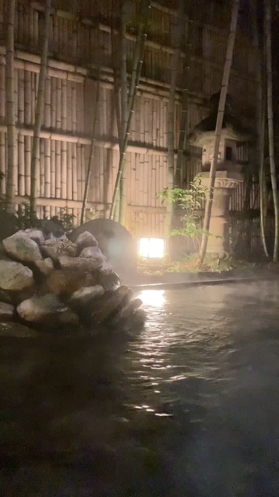 湯河原温泉「藤田屋」の浴場（露天風呂）に流れる湯音