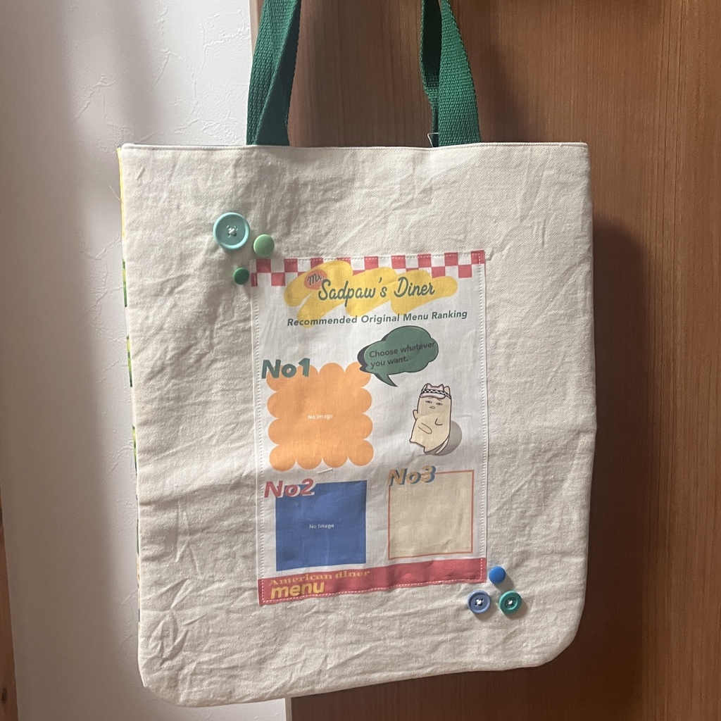 缶バッジがかざれるメニュー表付きレトロバッグ