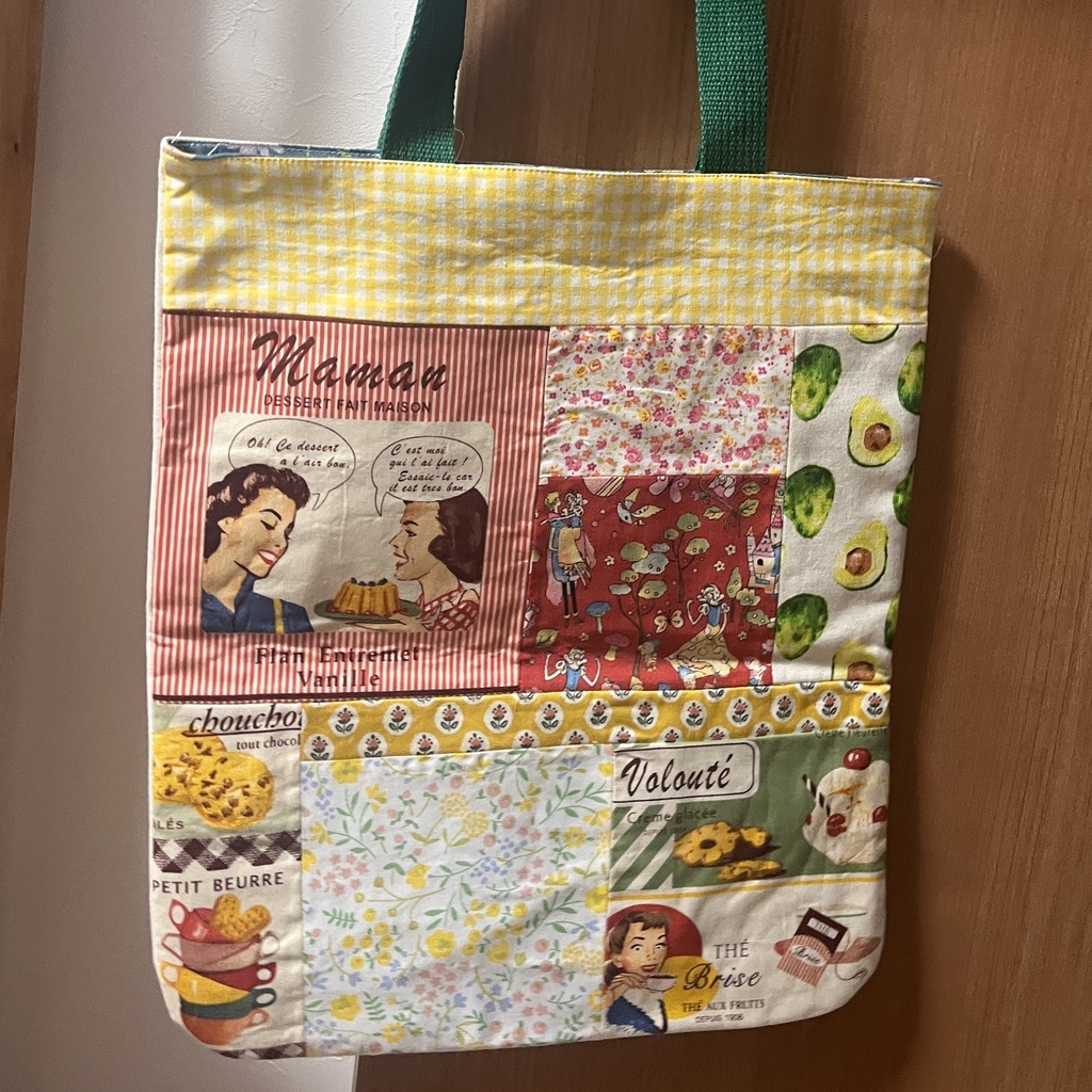 缶バッジがかざれるメニュー表付きレトロバッグ