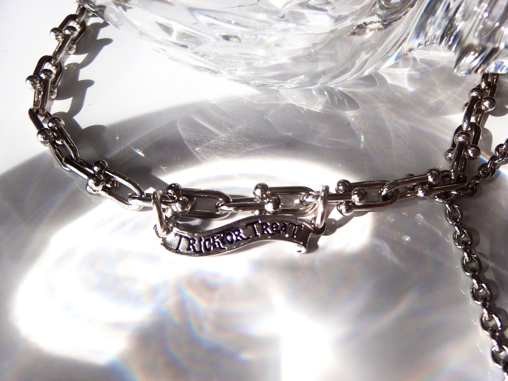 𝘵𝘳𝘪𝘤𝘬 𝘰𝘳 𝘵𝘳𝘦𝘢𝘵 (挑発)