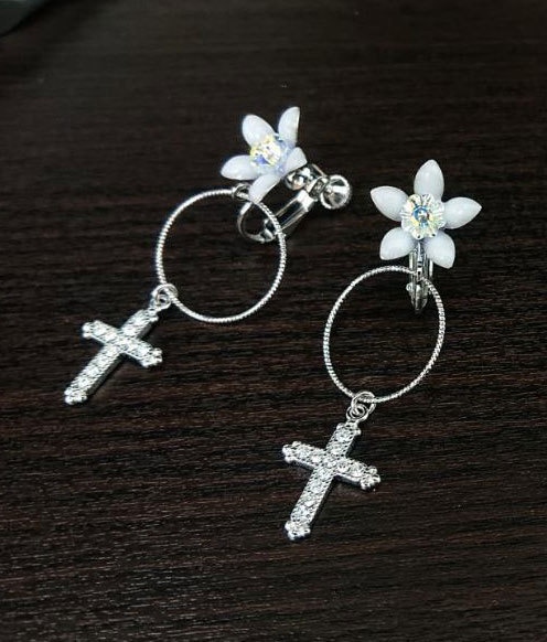 ジェムカンモチーフイヤリング（『少女聖戦パラドクス』）・シルバー