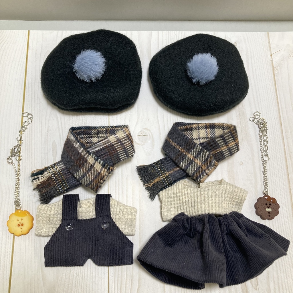 【新作】ポンポン付きベレー帽×マフラーコーデ　5点セット　10cm ぬいぐるみ服