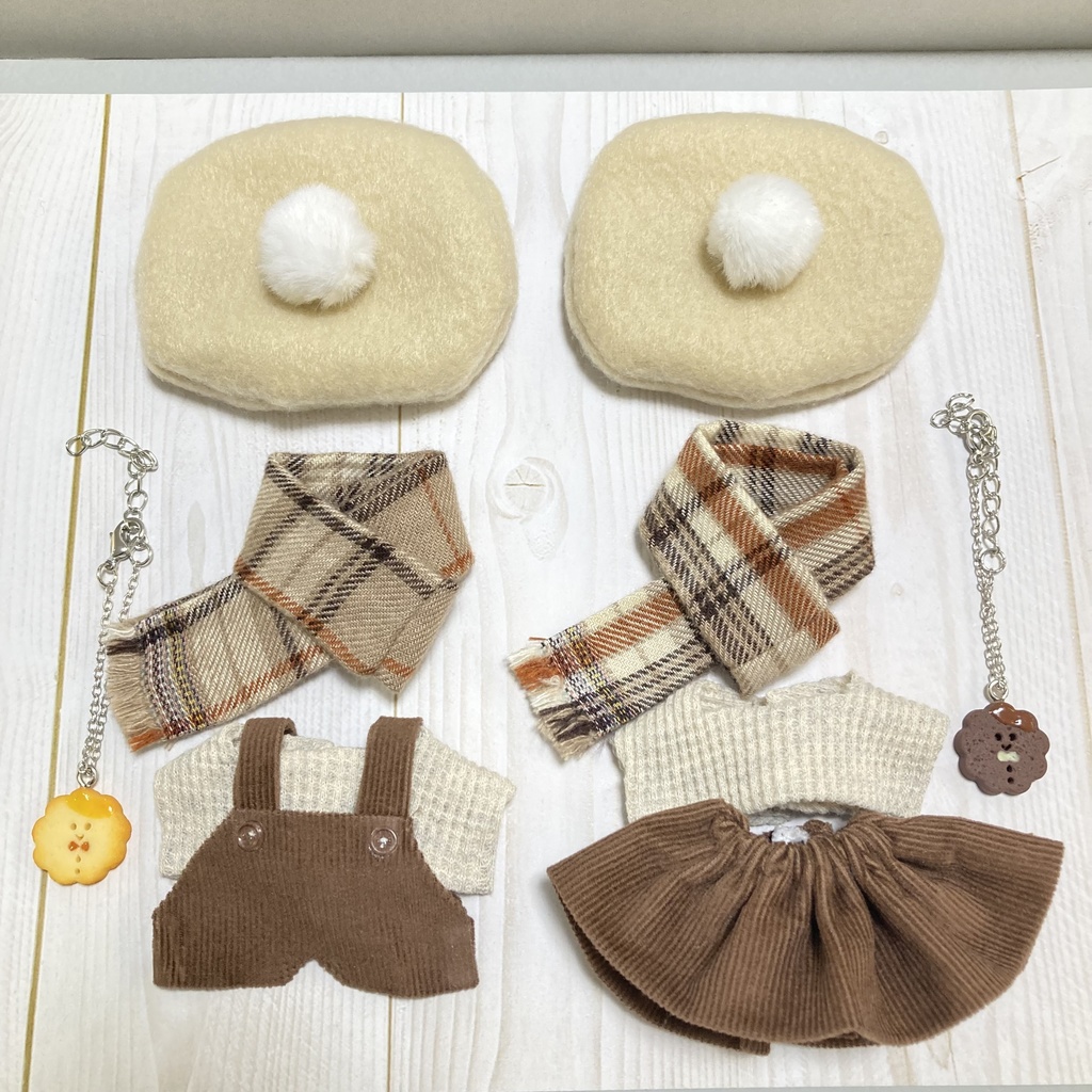 【新作】ポンポン付きベレー帽×マフラーコーデ 5点セット 10cm ぬいぐるみ服
