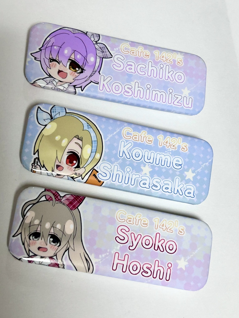 Cafe142‘s ネーム風缶バッジ