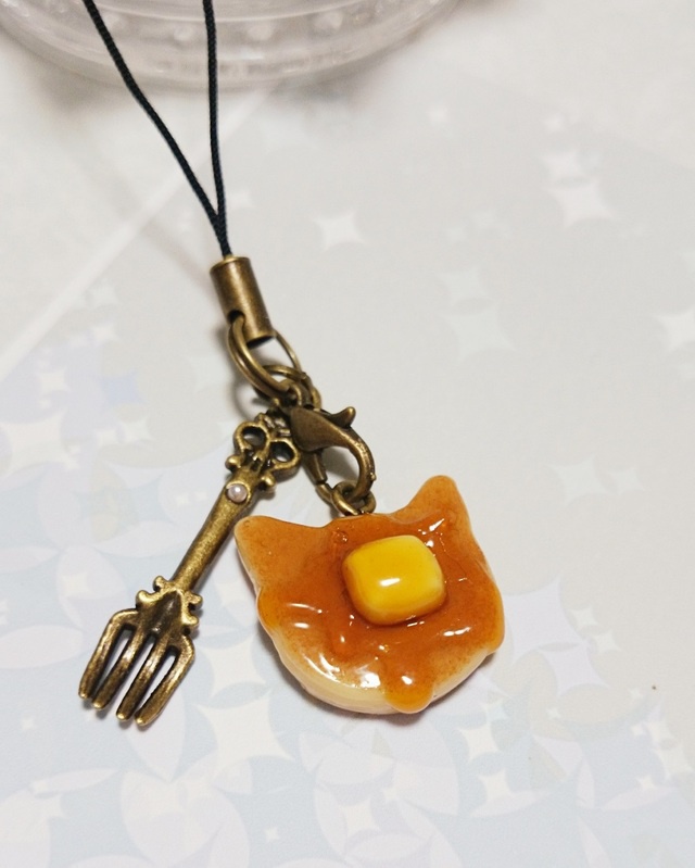 にゃんこホットケーキのストラップ
