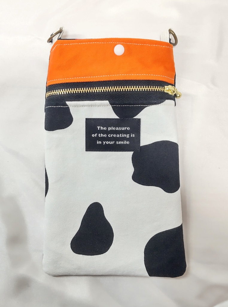 【ワケあり】牛柄スマホポーチ【アウトレット品】