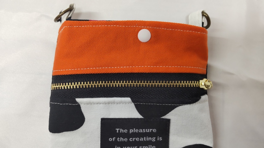 【ワケあり】牛柄スマホポーチ【アウトレット品】