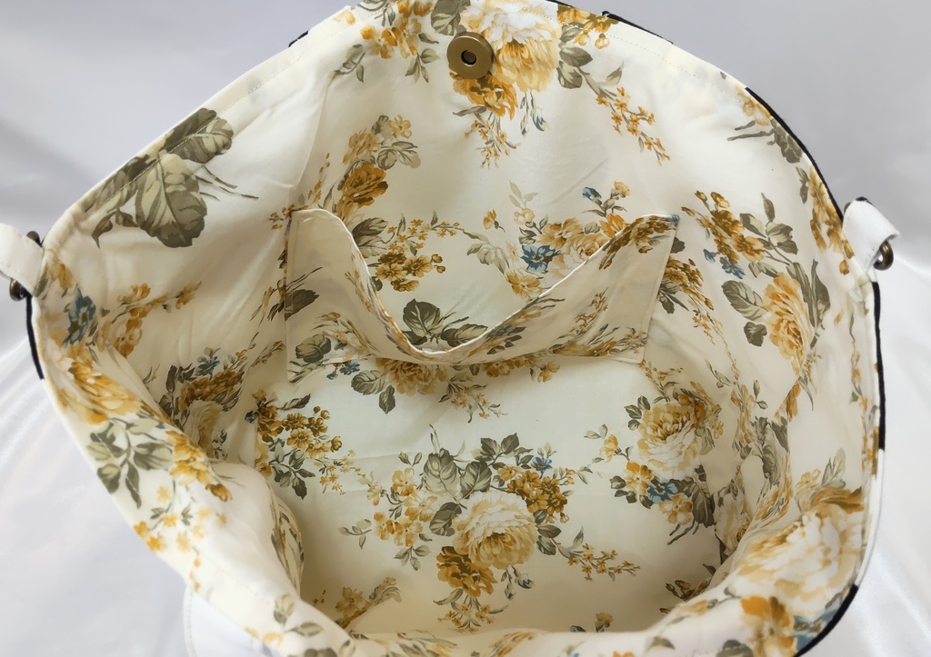 【ベージュ】牛柄トートバッグ【ハンドメイド】