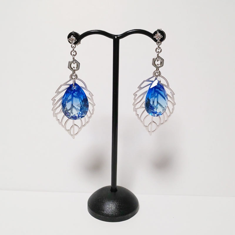 メタルリーフとドロップパーツのピアス＆イヤリング