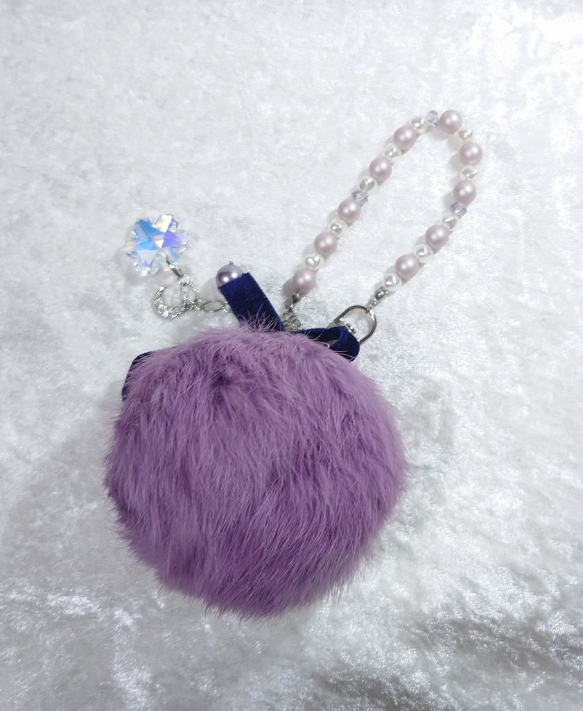 御影玲王イメージ ファーとベルベットリボンのバッグチャーム