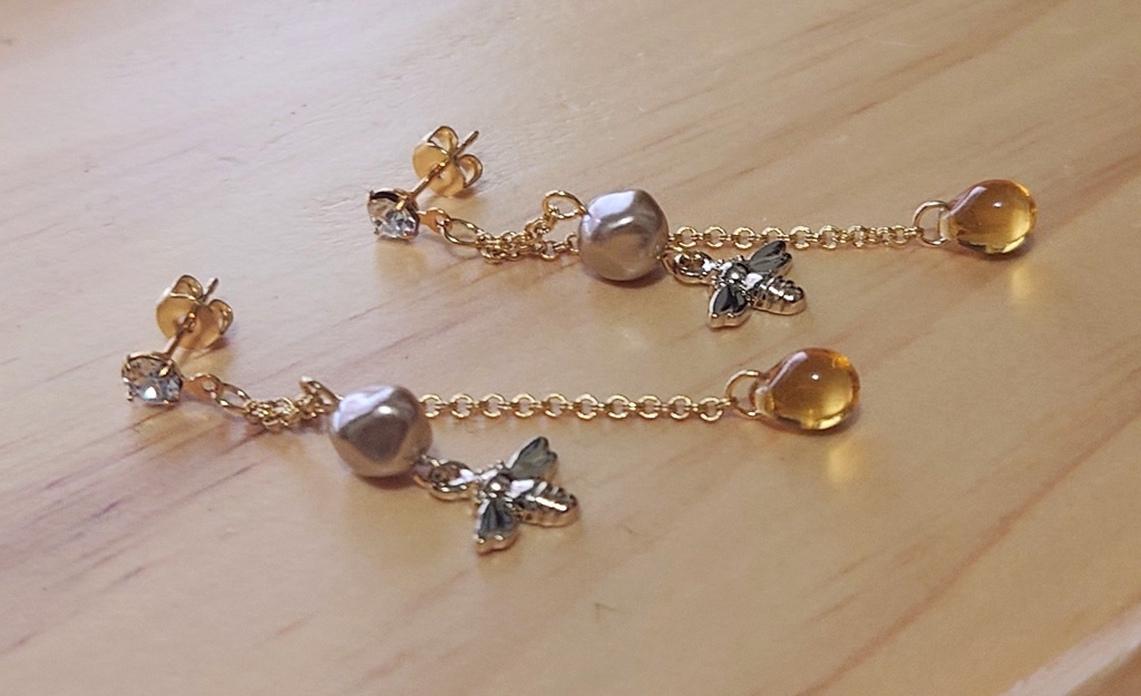 蜂と蜜のゆらゆらピアス