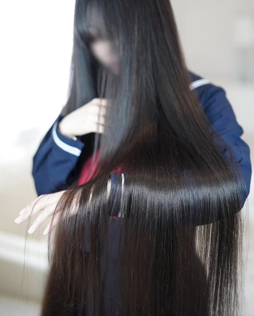 セーラー服の漆黒スーパーロングヘア｜Shiny super long hair of a girl in a sailor uniform 38photos