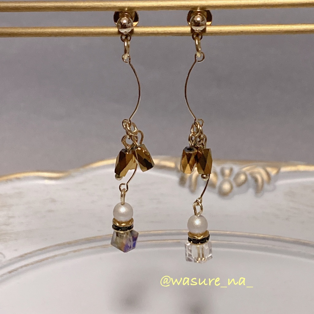 '25winterガラスキューブ耳飾り（黒クリア）