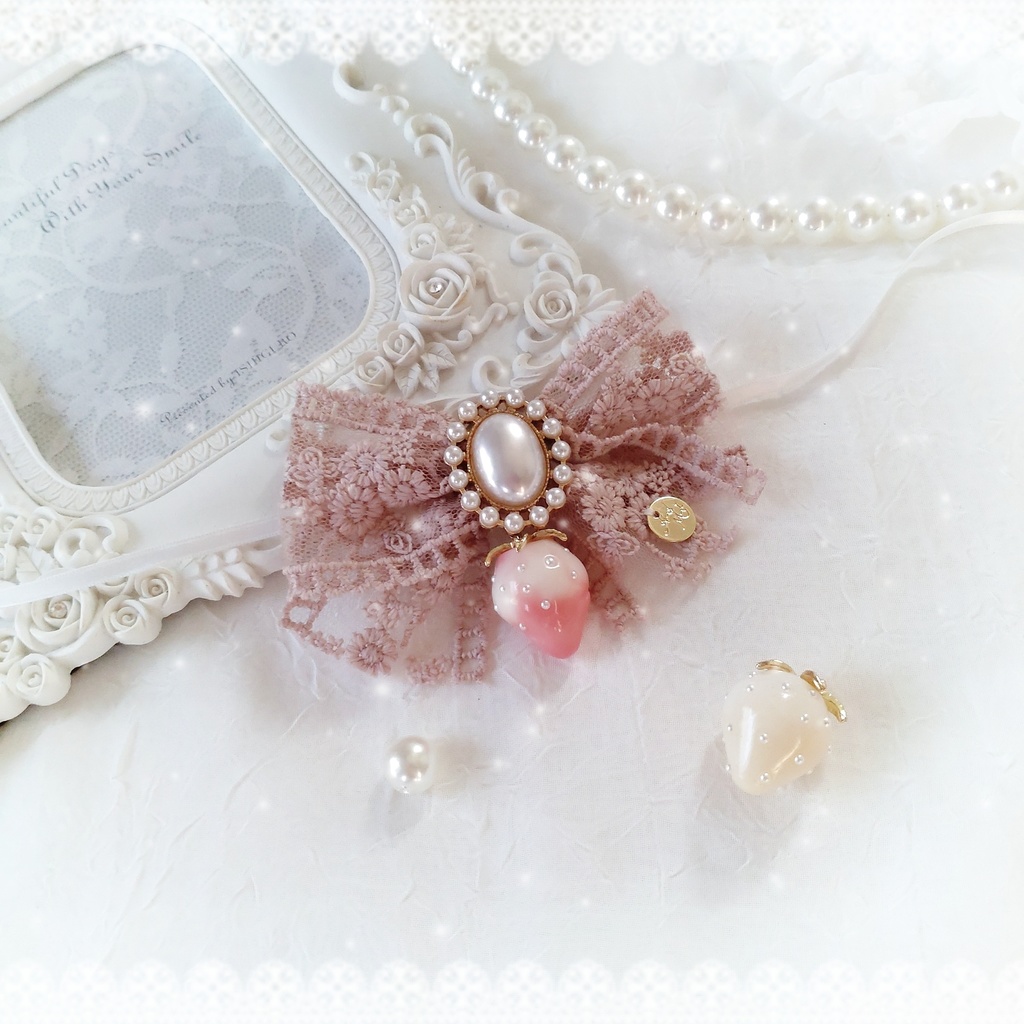 【頭囲25〜27cm】Strawberry Party マーガレット刺繍の白猫ちゃん