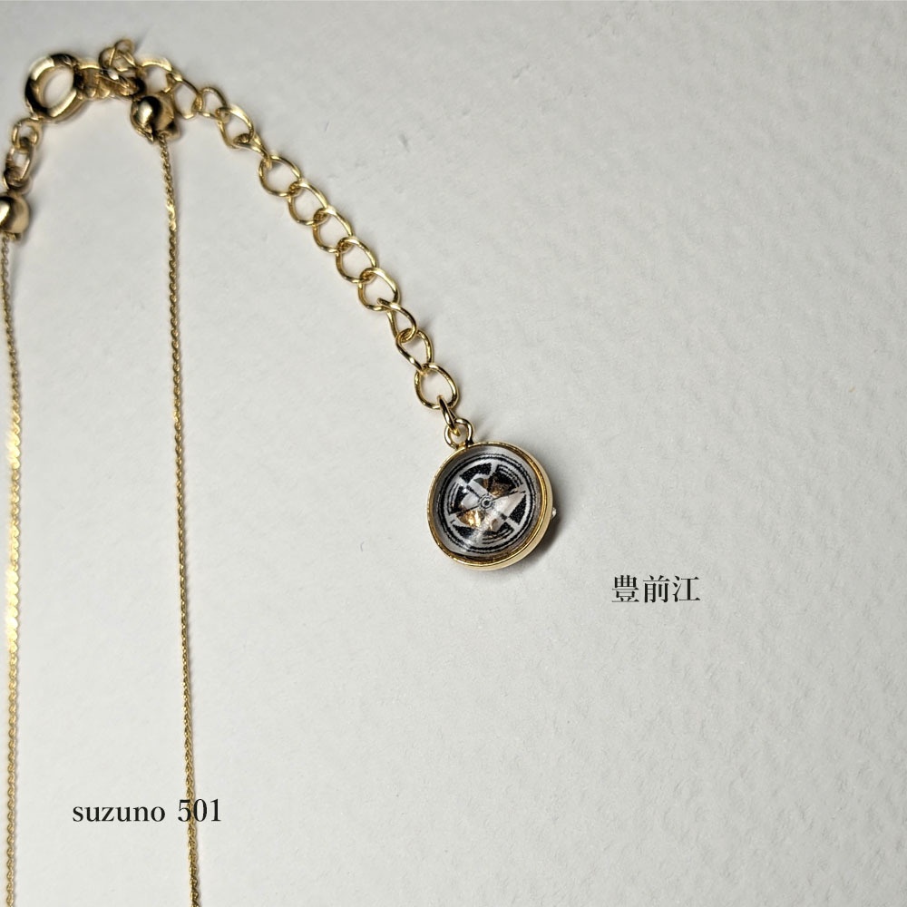 チョーカー ガラスビーズと淡水パール